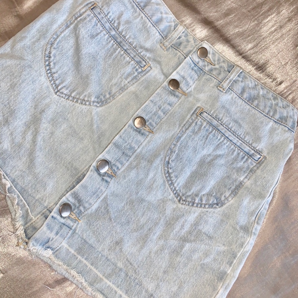 Forever 21 Bundle! 2 button up skirts, shorts - Picture 3 of 3